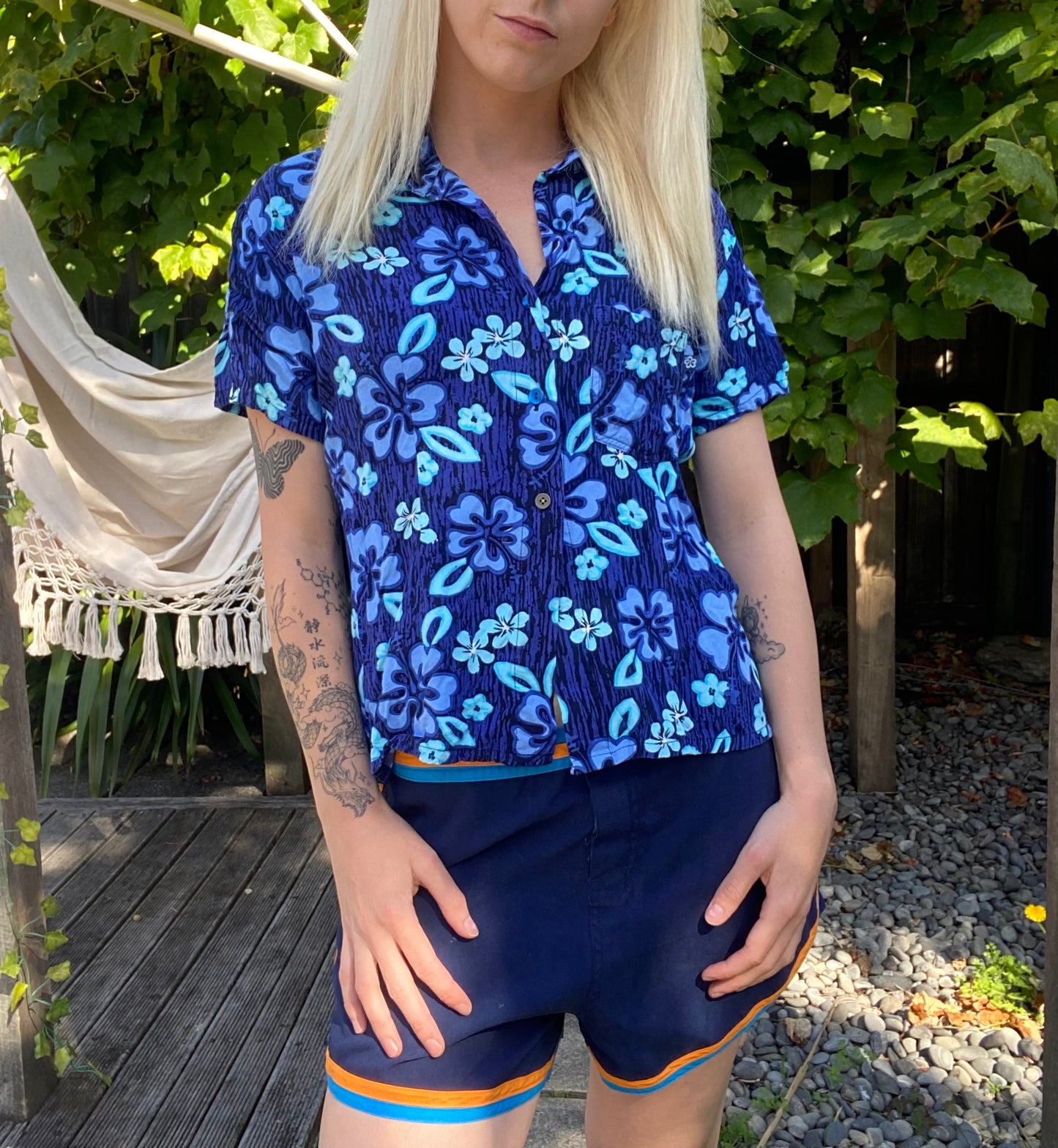 Cool surfer cropped floral button-up shirt