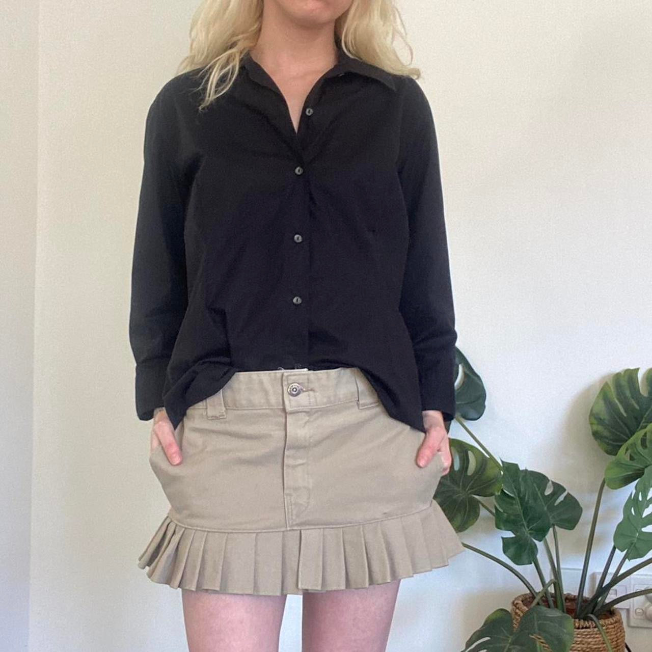 Black 3/4 sleeve fitted button up shirt