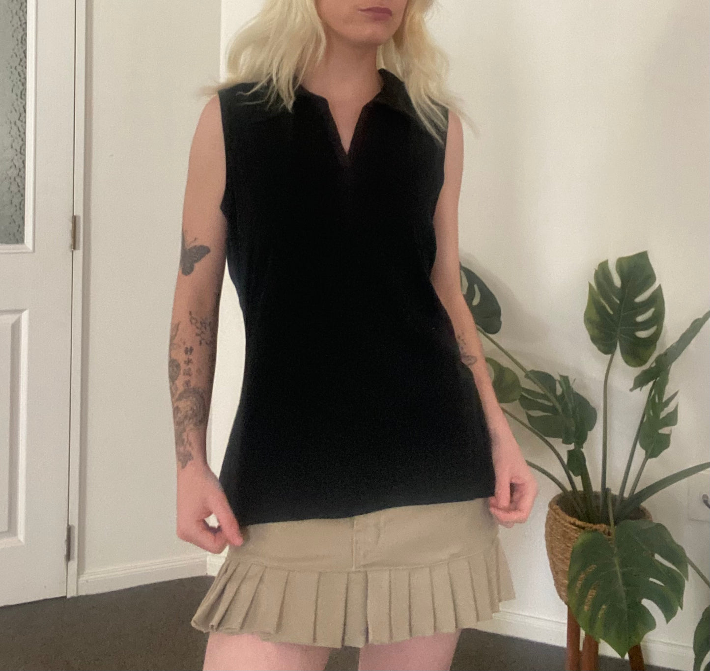 Y2K black sleeveless collared top