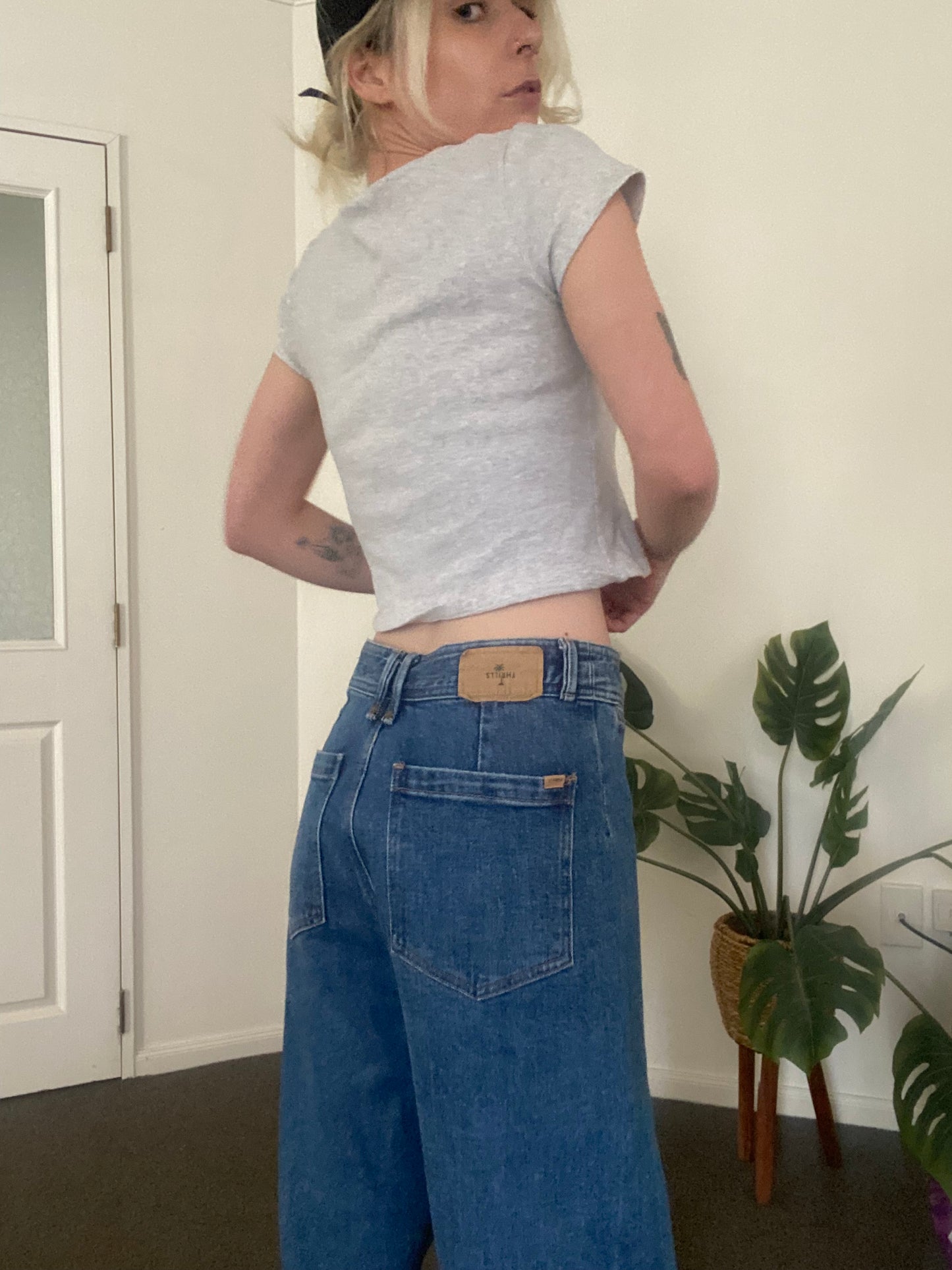 Wide leg highwaisted thrills denim jeans