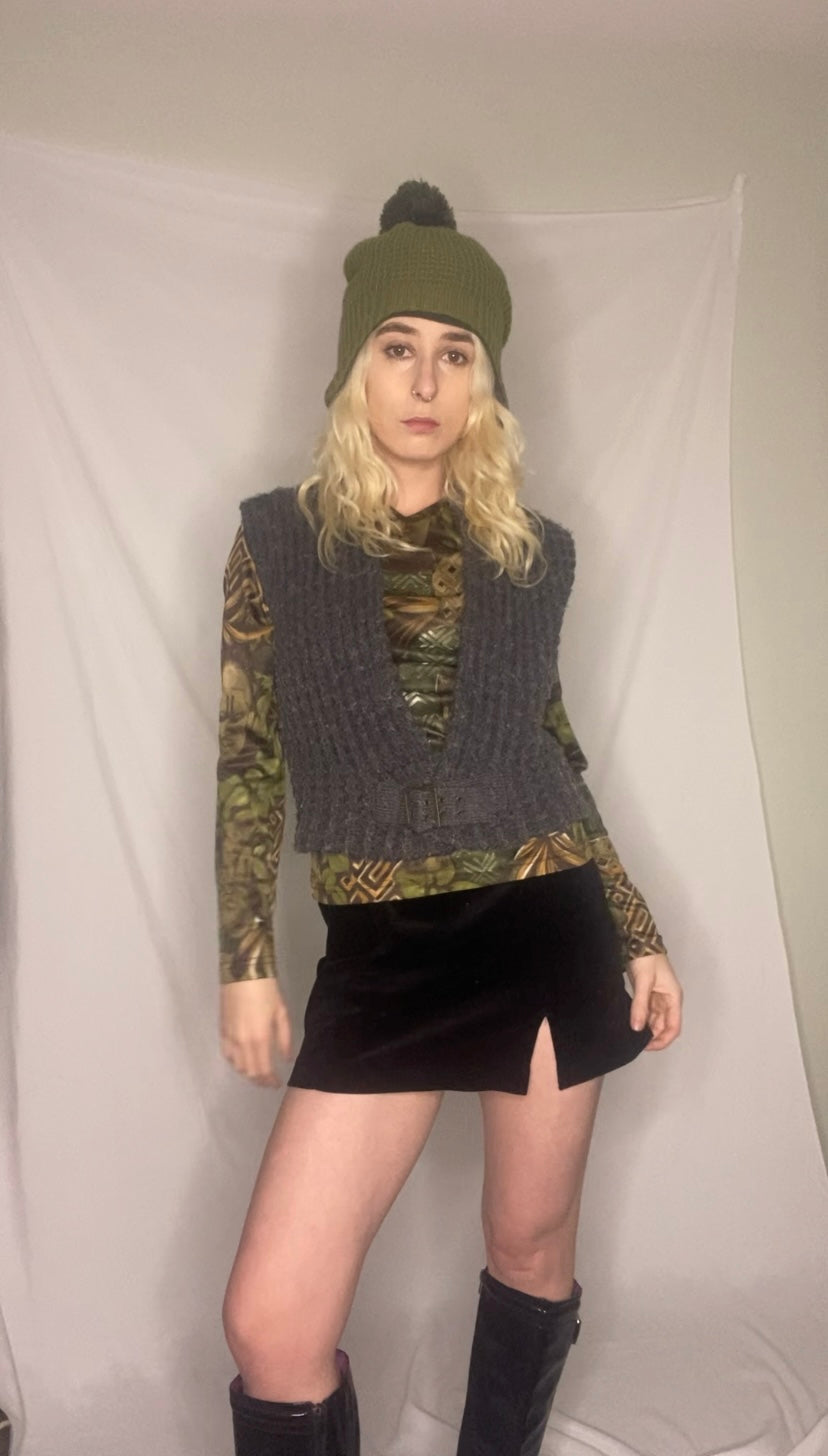 Y2K Grey knit vest with a belt detail