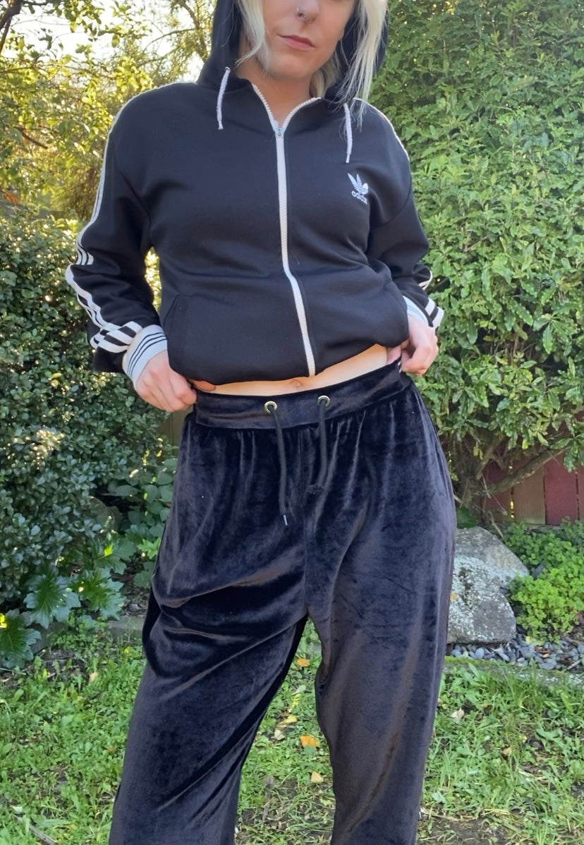 Velvet Black High-waisted sweatpants