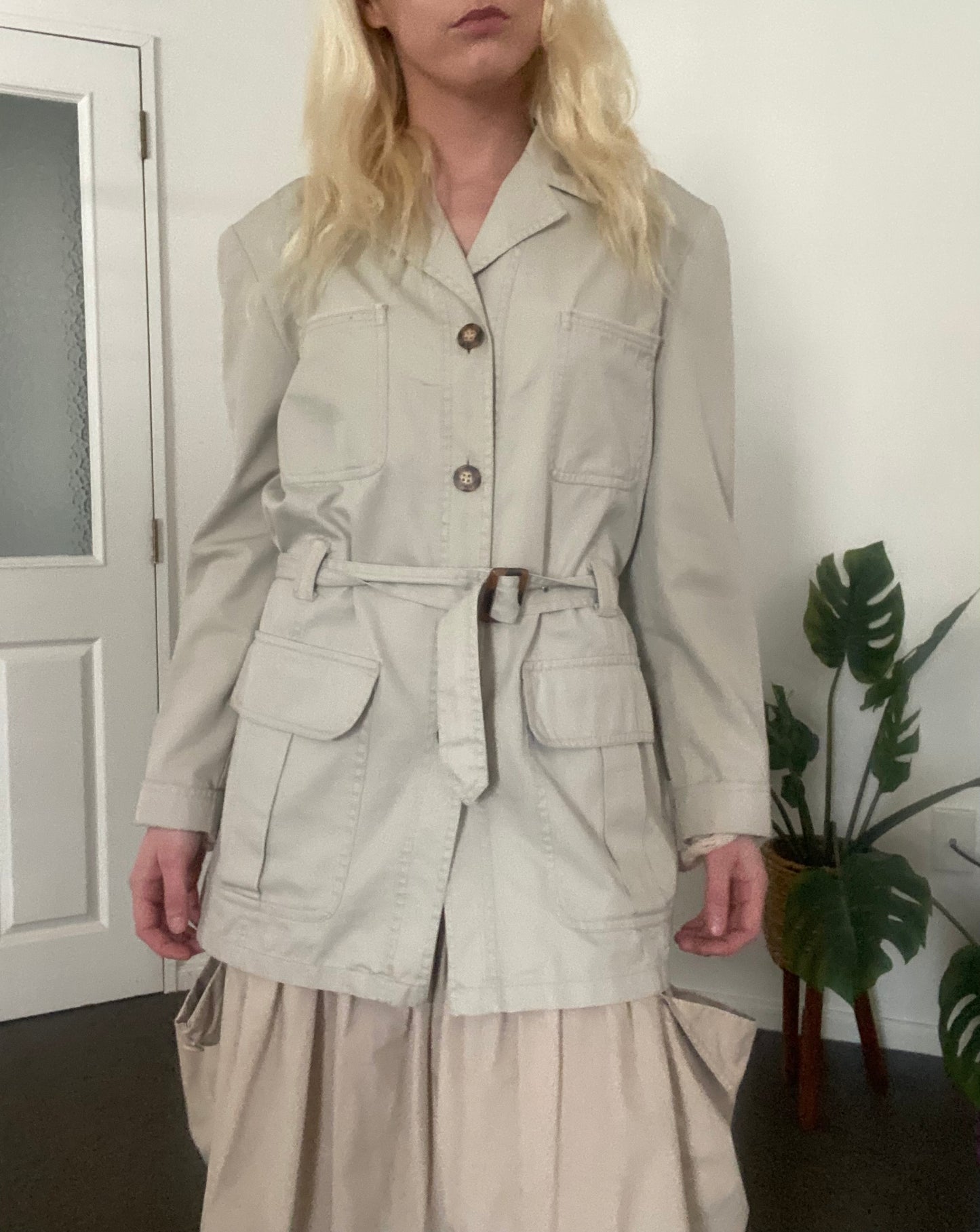 Vintage 90s cream coat with belt detail