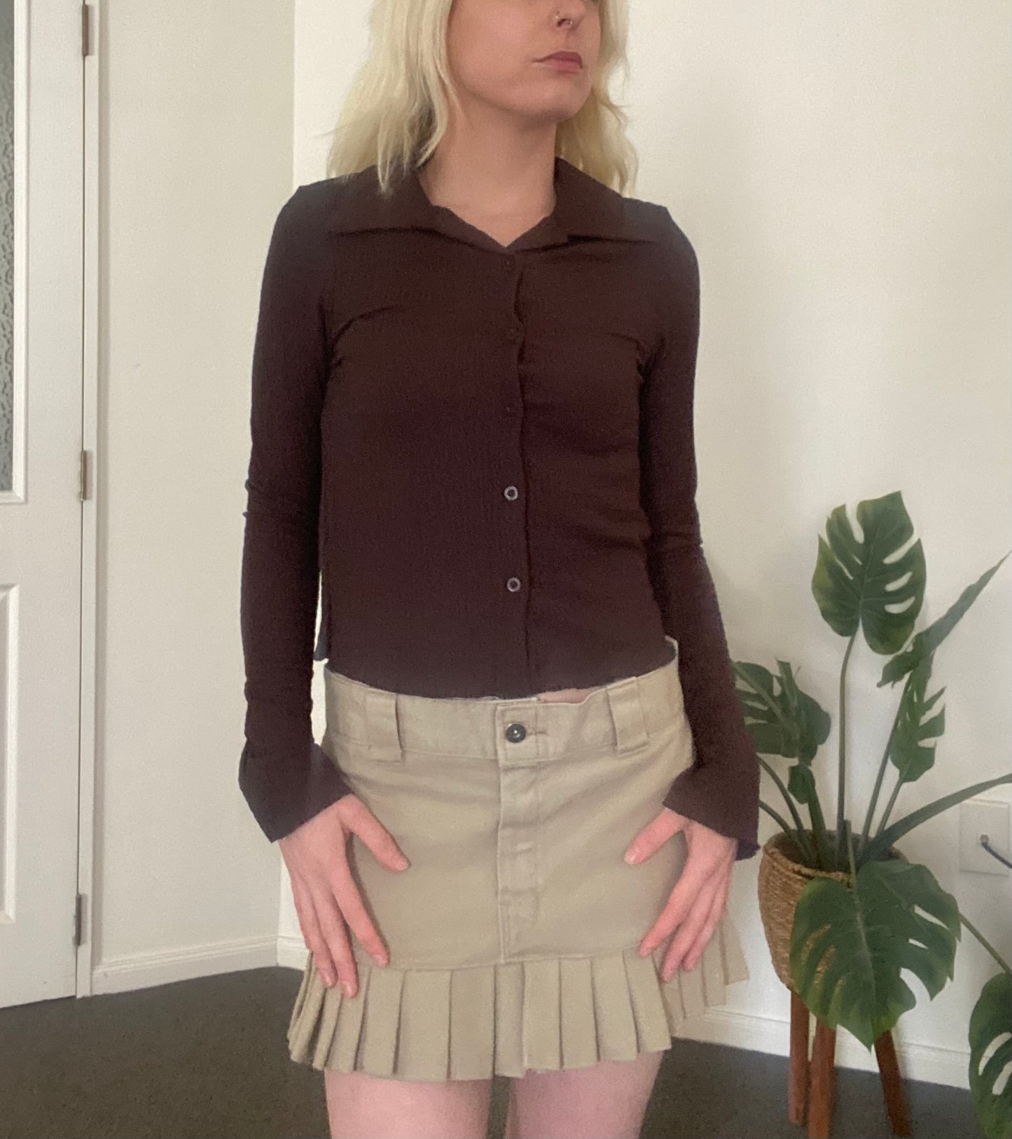 Cute brown cropped button up collared longsleeve