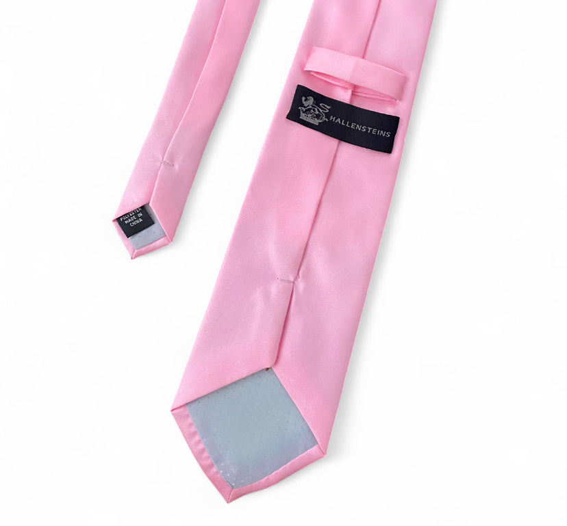 Cute Baby pink tie!
