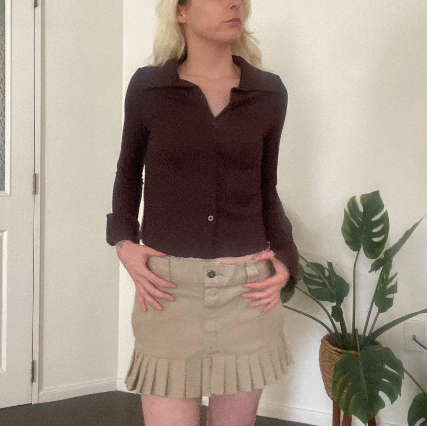 Cute brown cropped button up collared longsleeve