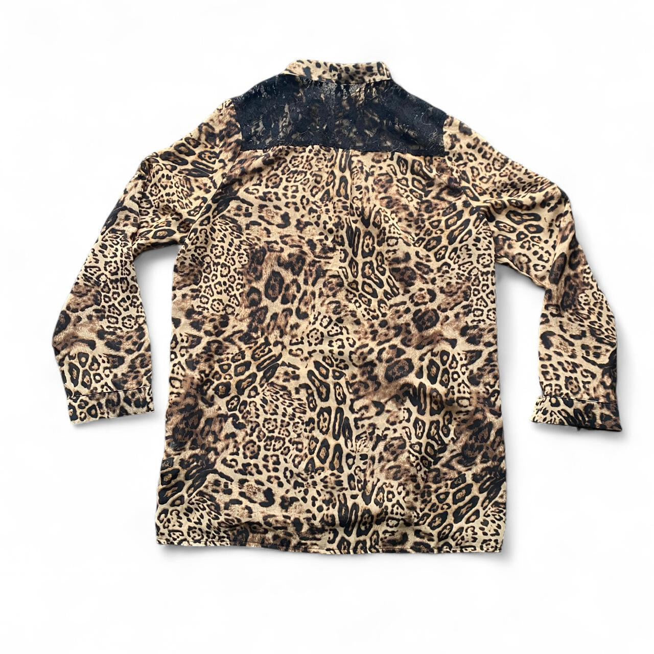 Cute 00s Leopard print blouse with lace on shoulders and gold buttons