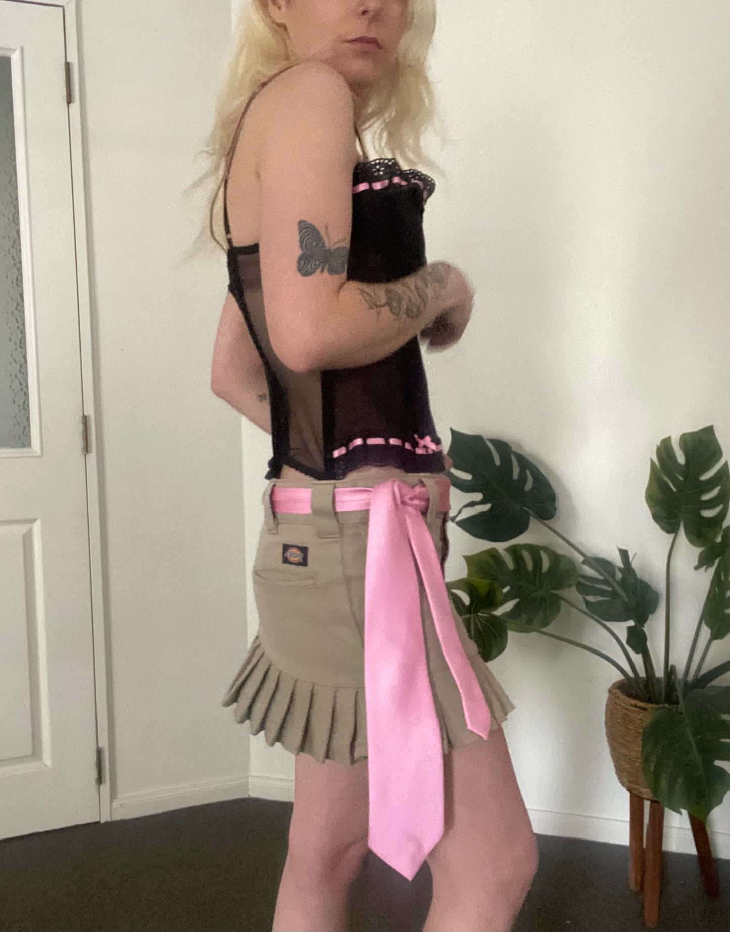 Cute Baby pink tie!