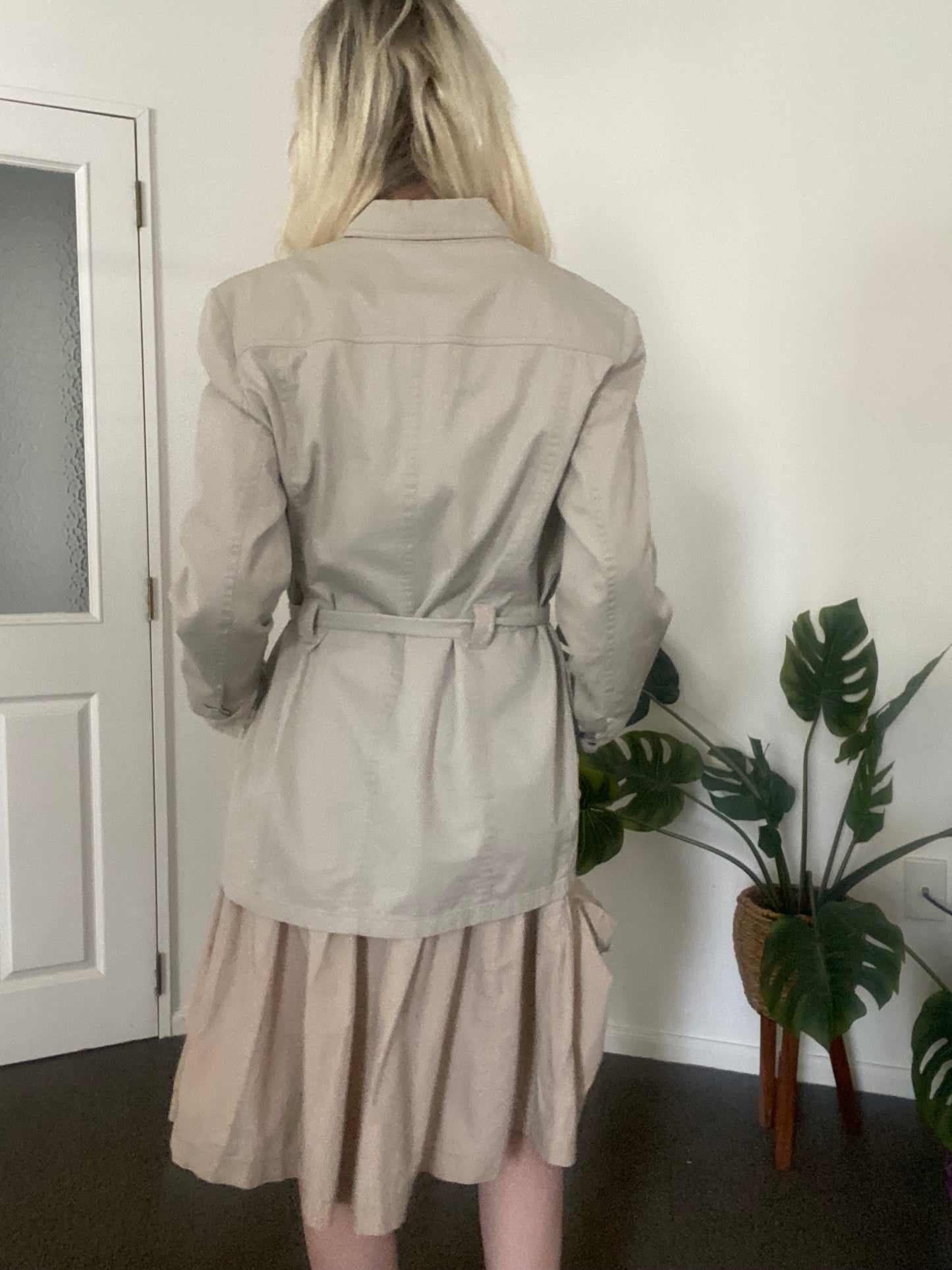 Vintage 90s cream coat with belt detail