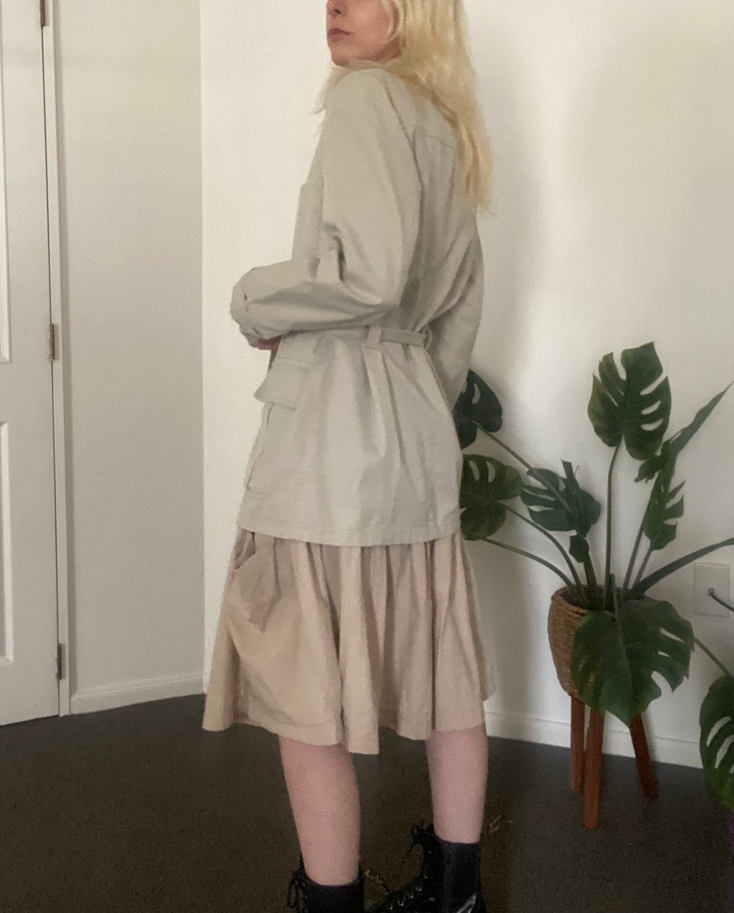 Vintage 90s cream coat with belt detail