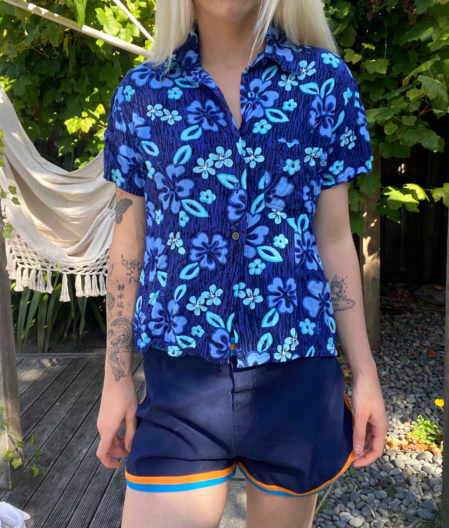 Cool surfer cropped floral button-up shirt