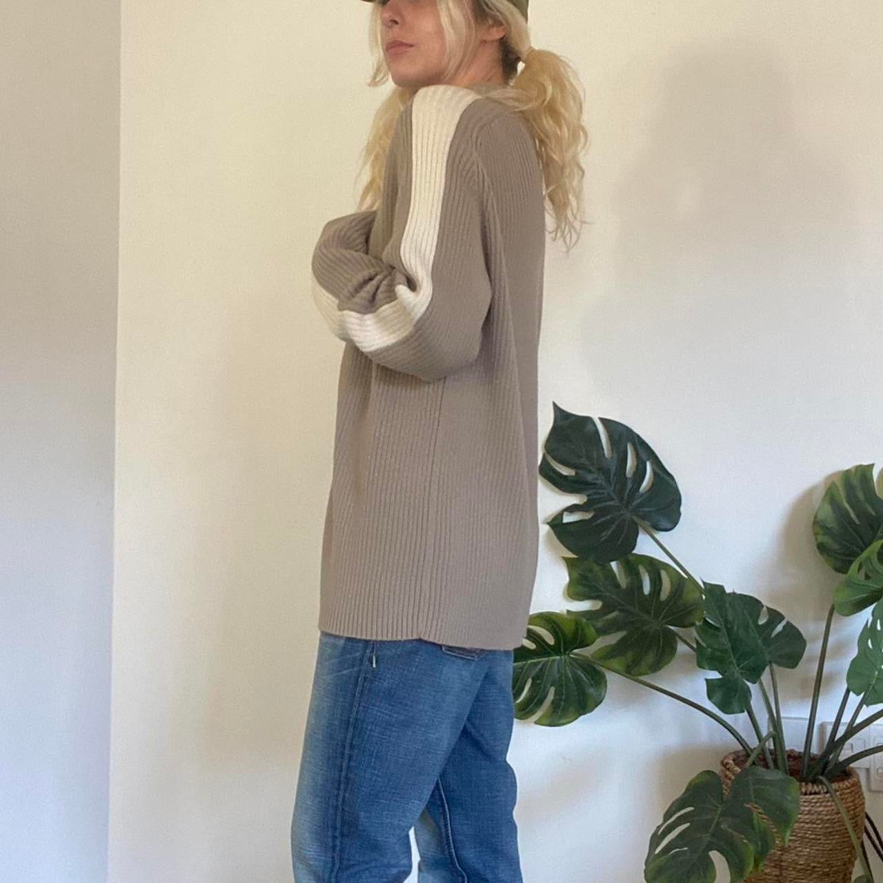 Y2K tan and white ribbed zip-up sweater
