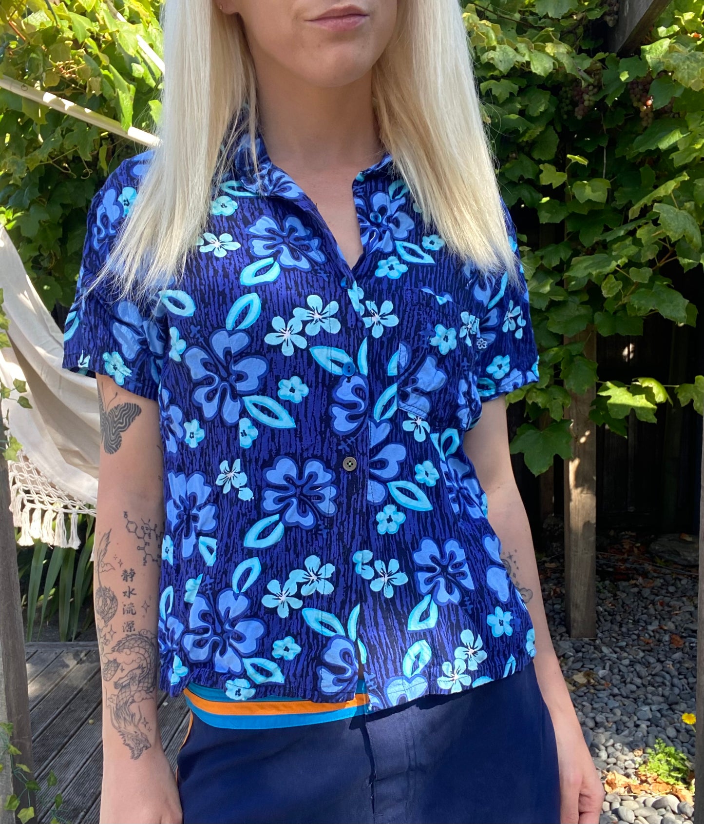 Cool surfer cropped floral button-up shirt