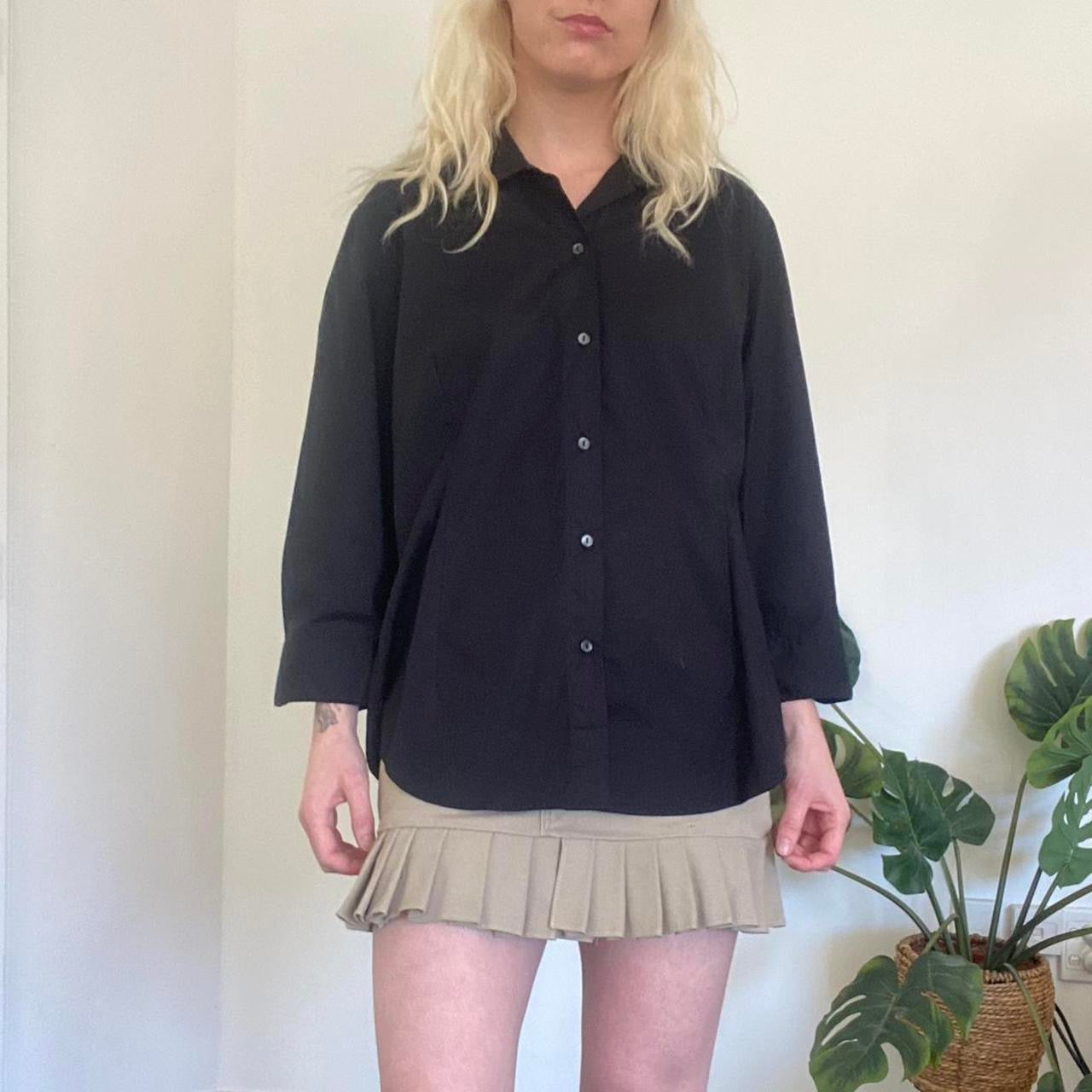 Black 3/4 sleeve fitted button up shirt