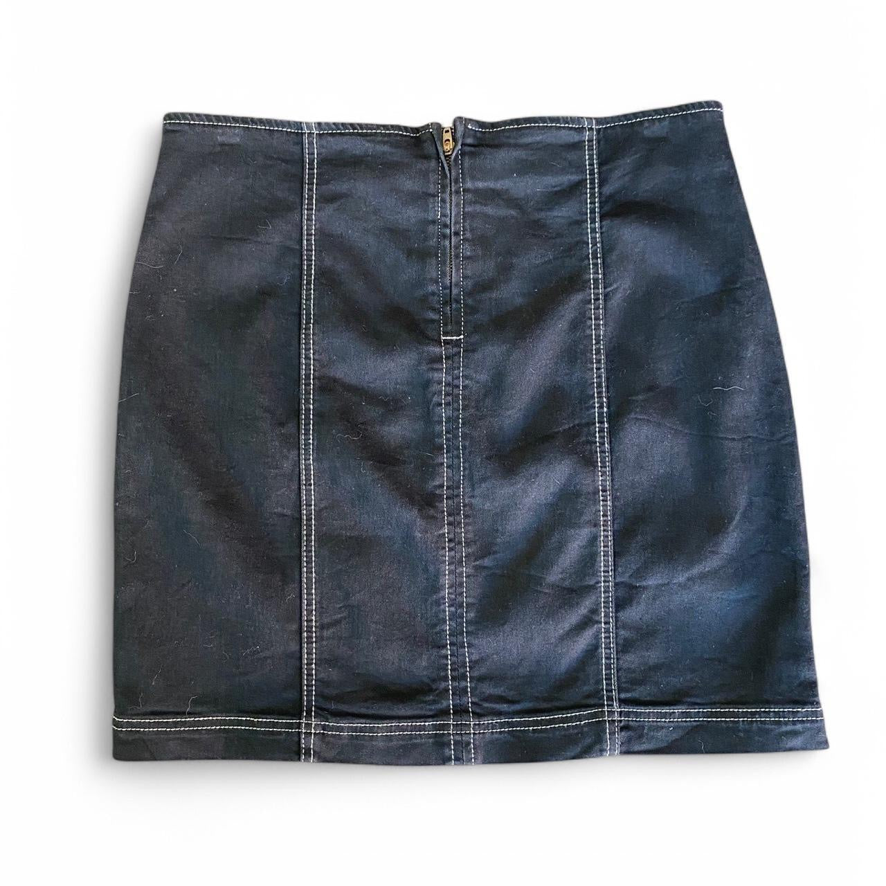 Cool Black mini skirt with white stitching