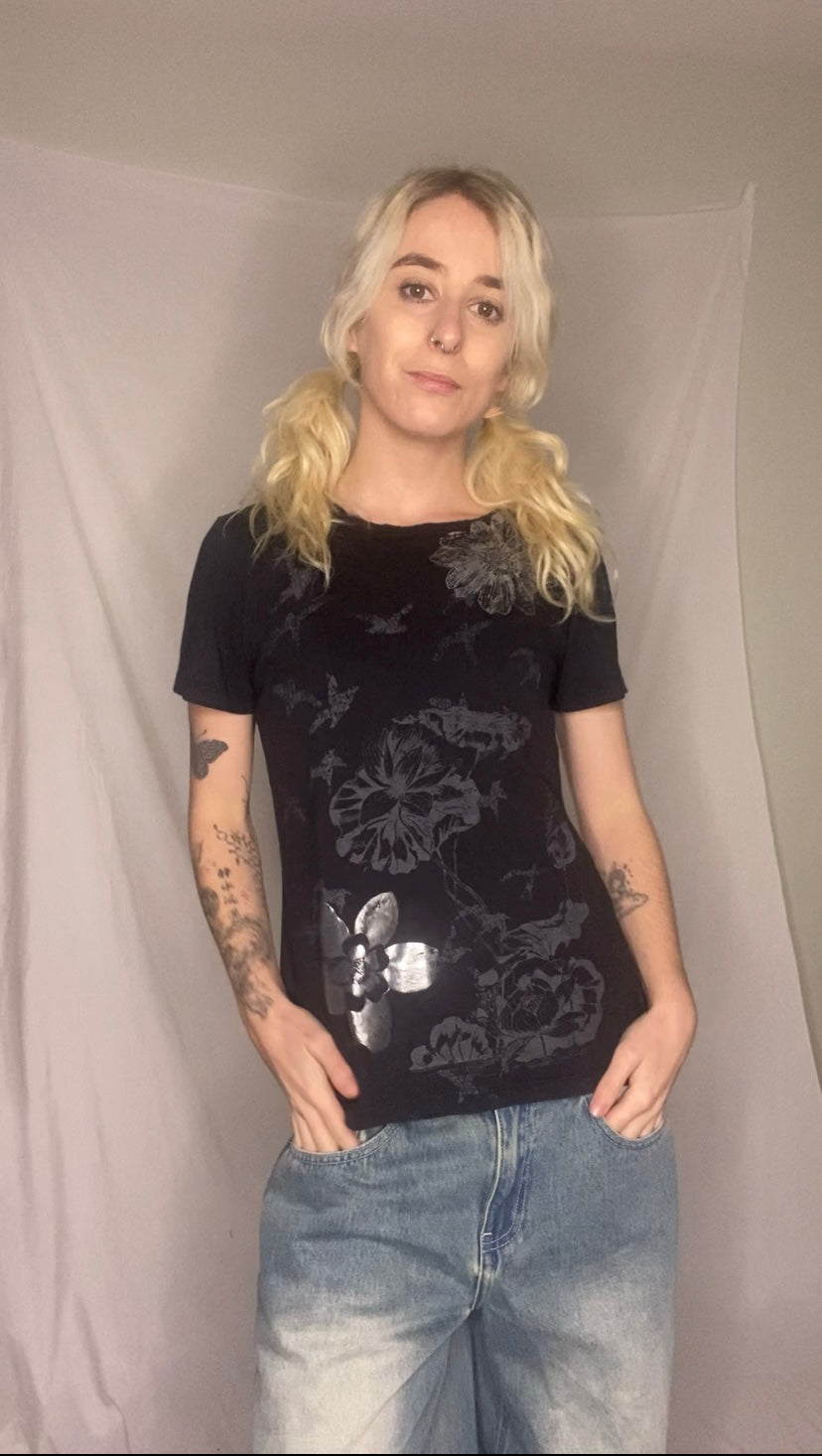 Y2K Black & grey floral print graphic tee
