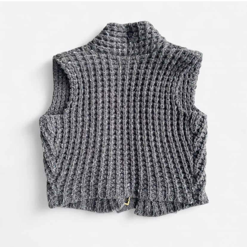 Y2K Grey knit vest with a belt detail