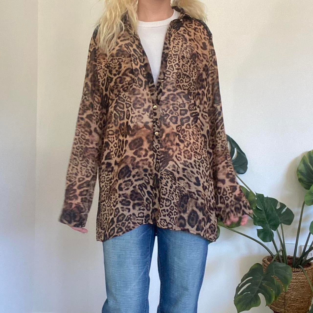 Cute 00s Leopard print blouse with lace on shoulders and gold buttons