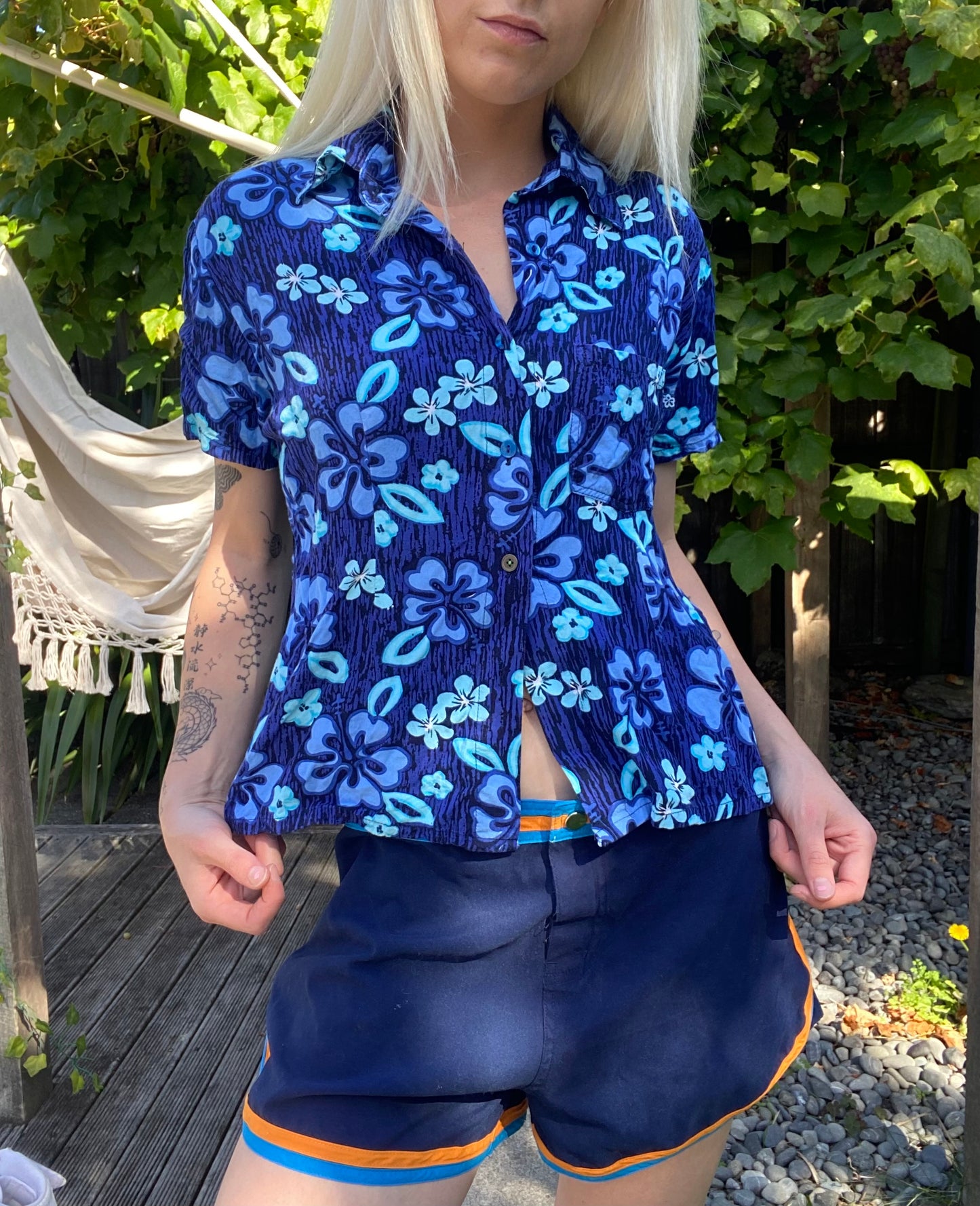 Cool surfer cropped floral button-up shirt