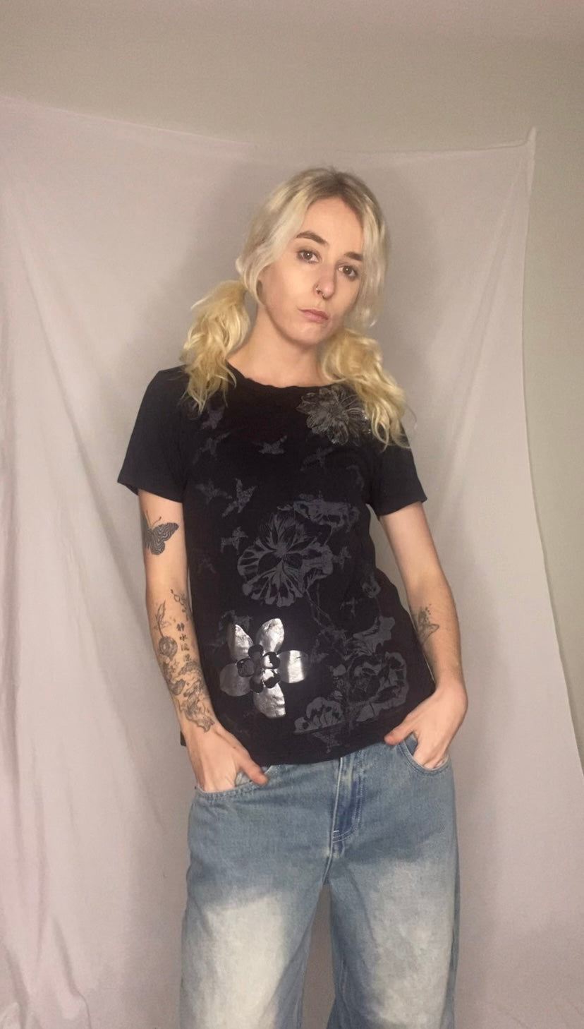 Y2K Black & grey floral print graphic tee