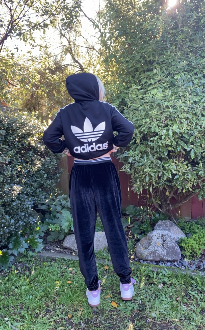 Velvet Black High-waisted sweatpants