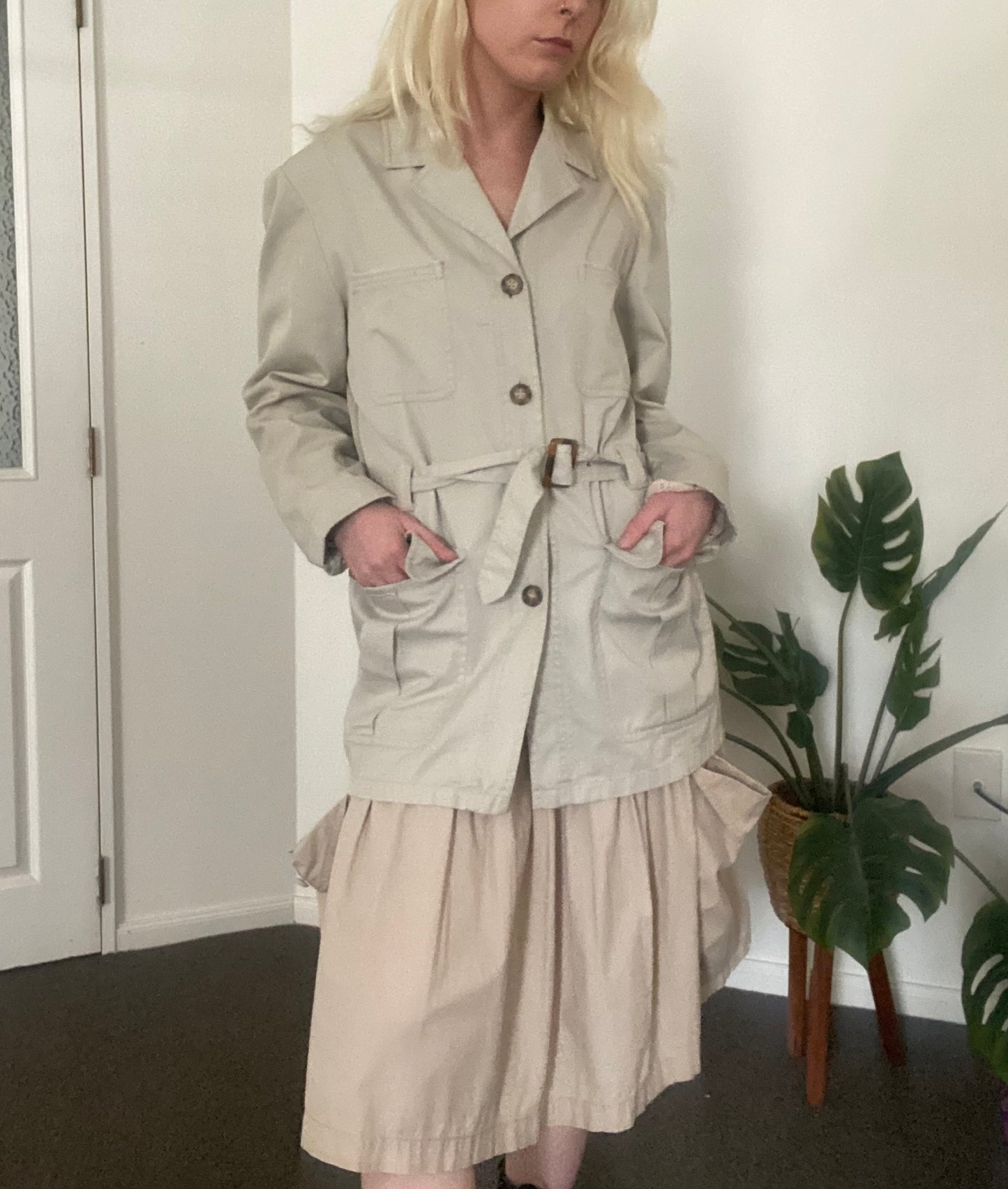 Vintage 90s cream coat with belt detail