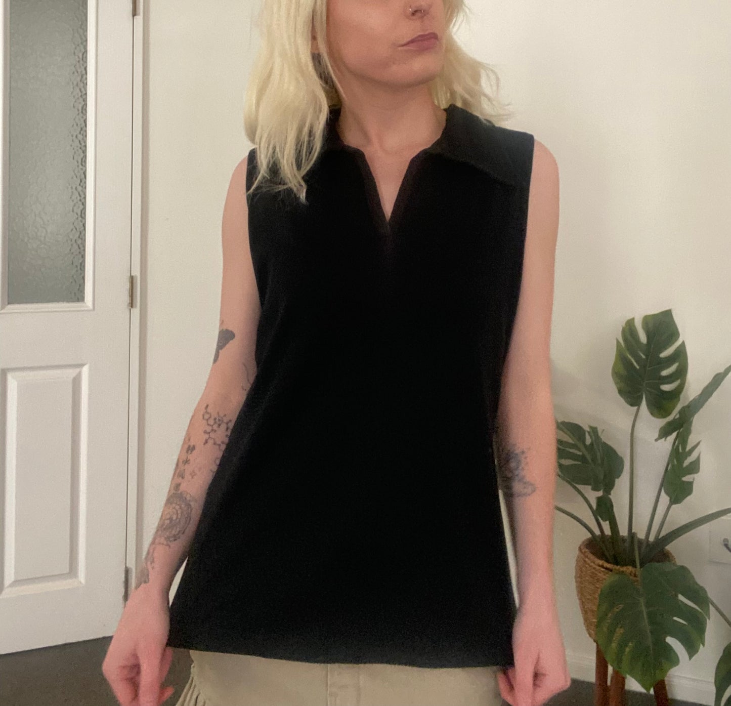 Y2K black sleeveless collared top