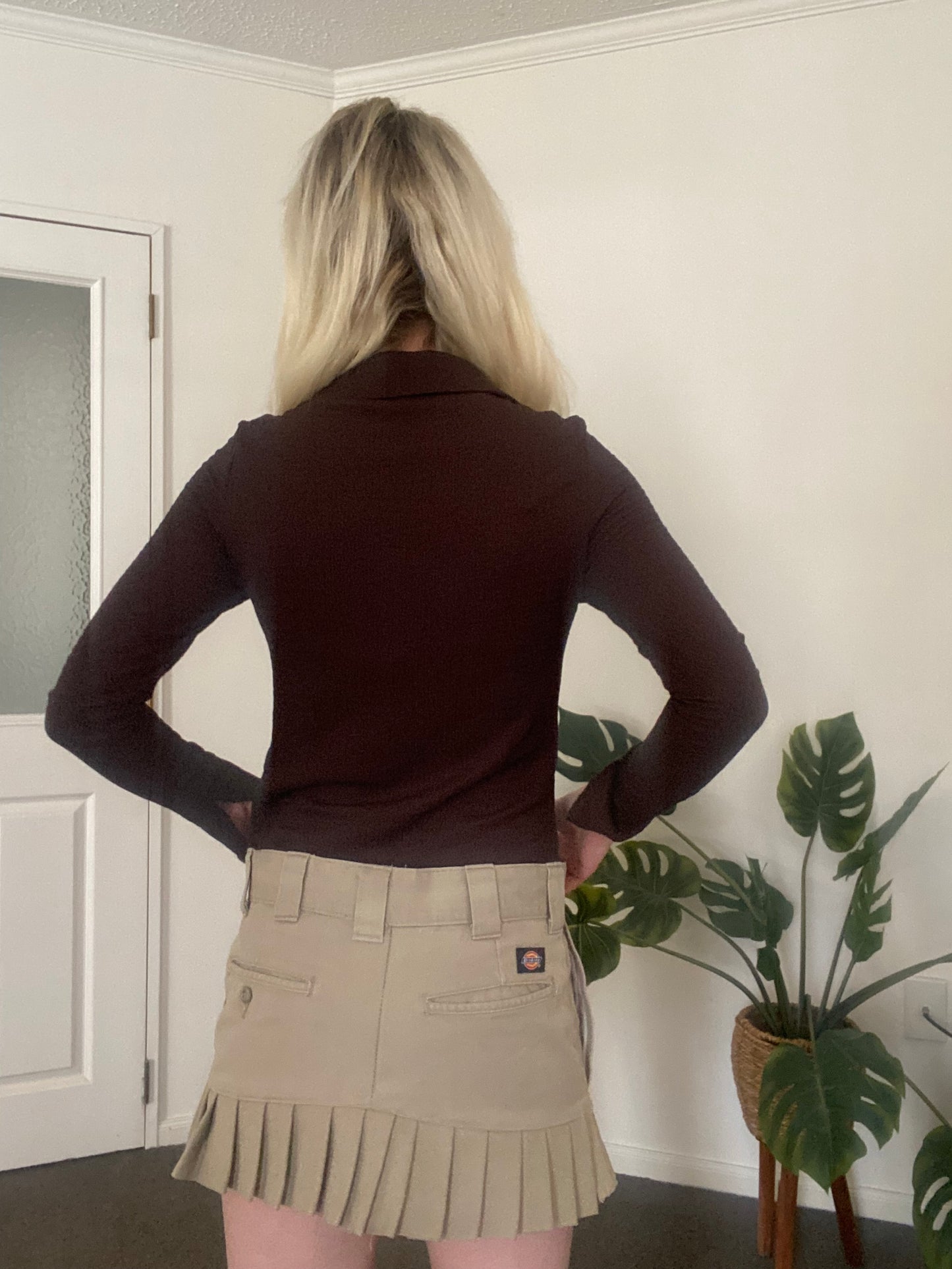 Cute brown cropped button up collared longsleeve