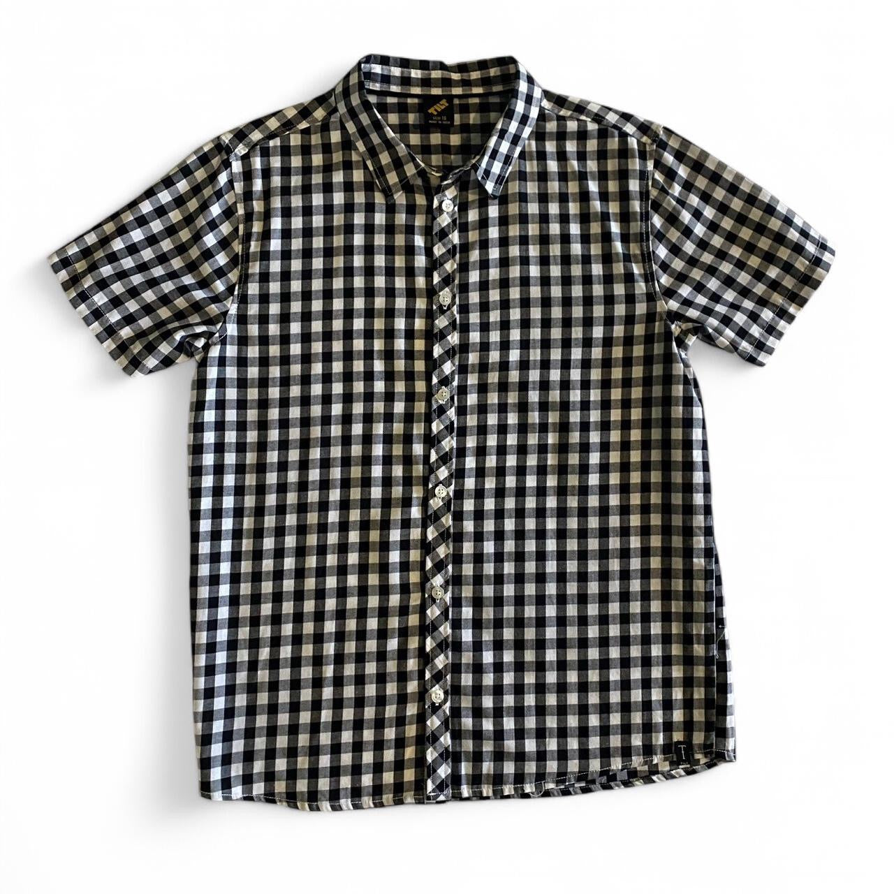 Cute black and white gingham button up shirt!