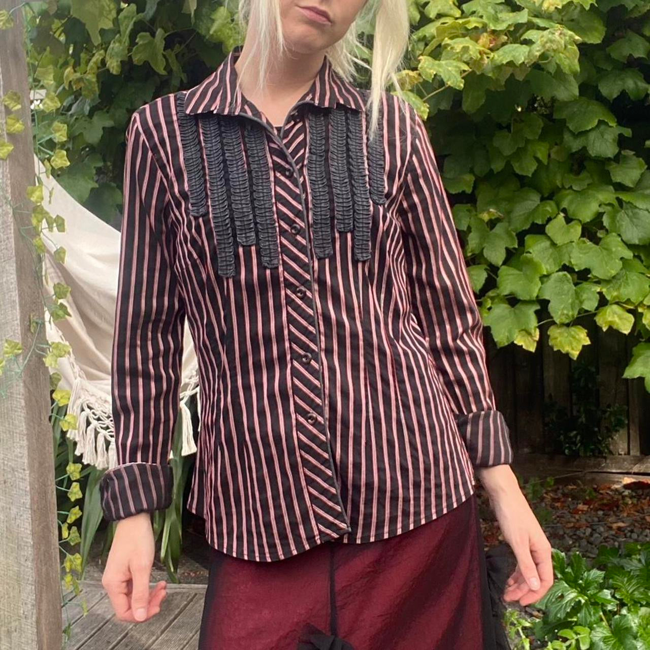 Coolest Vintage 90s red/black button up shirt