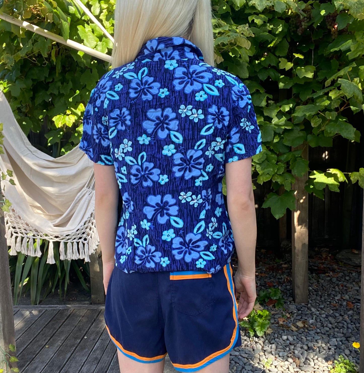 Cool surfer cropped floral button-up shirt