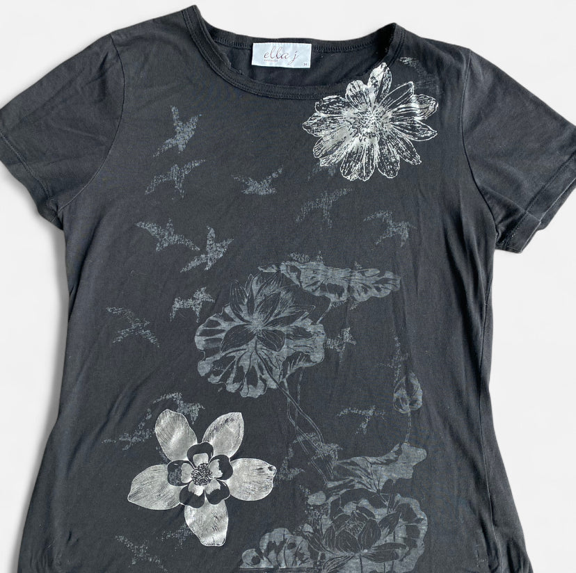 Y2K Black & grey floral print graphic tee