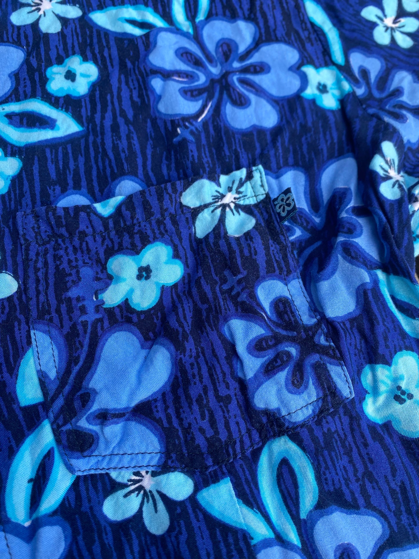 Cool surfer cropped floral button-up shirt