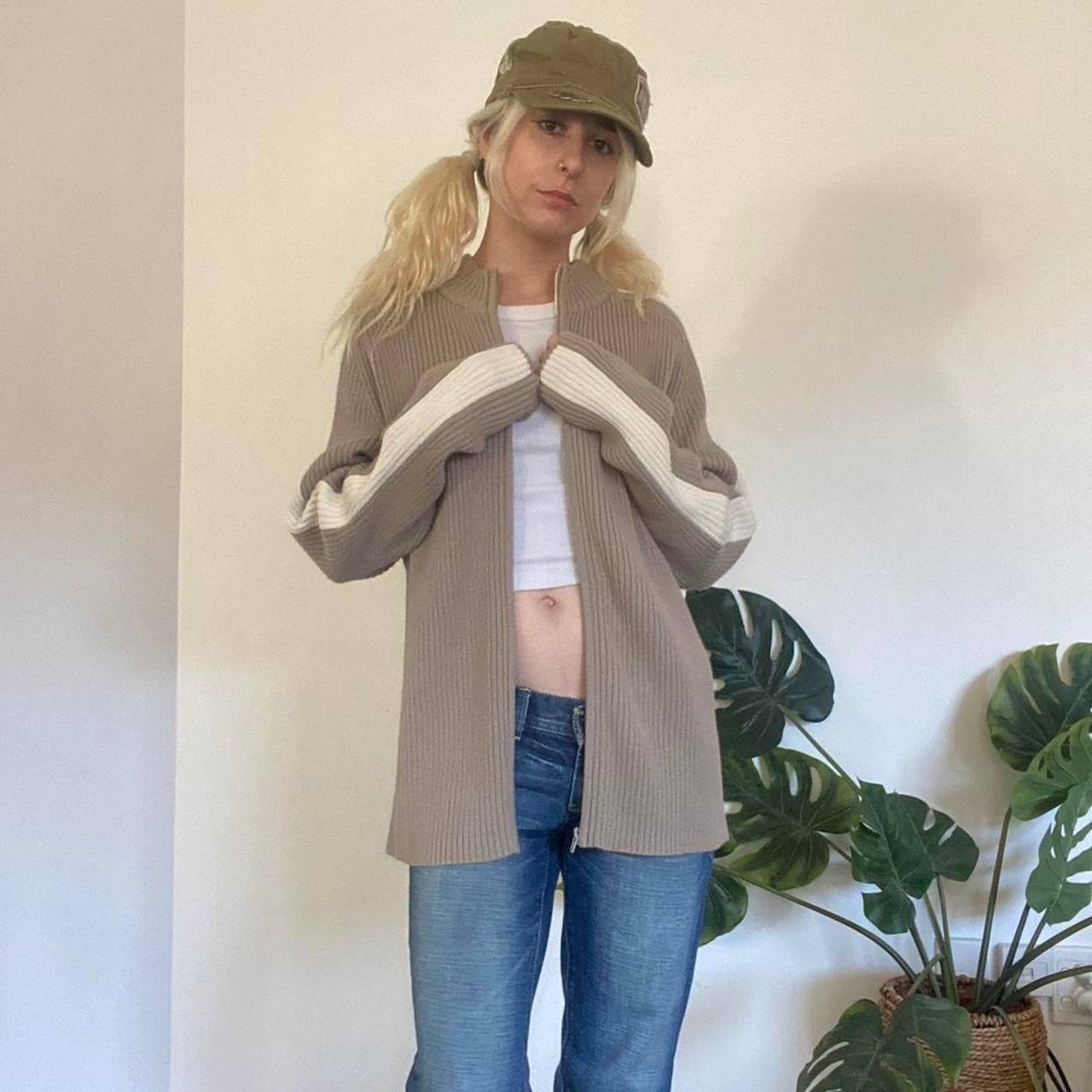 Y2K tan and white ribbed zip-up sweater