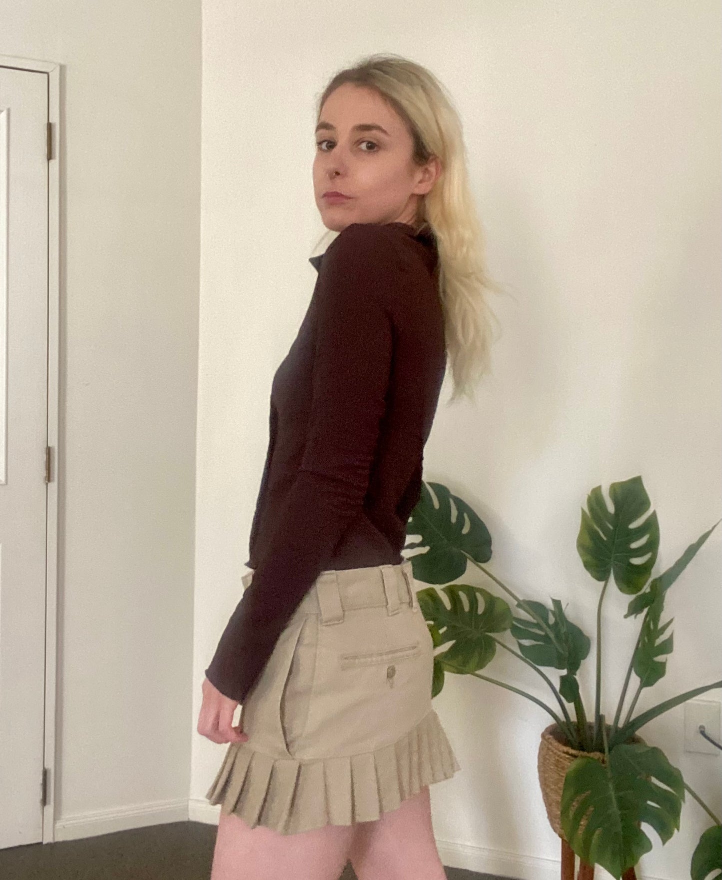 Cute brown cropped button up collared longsleeve