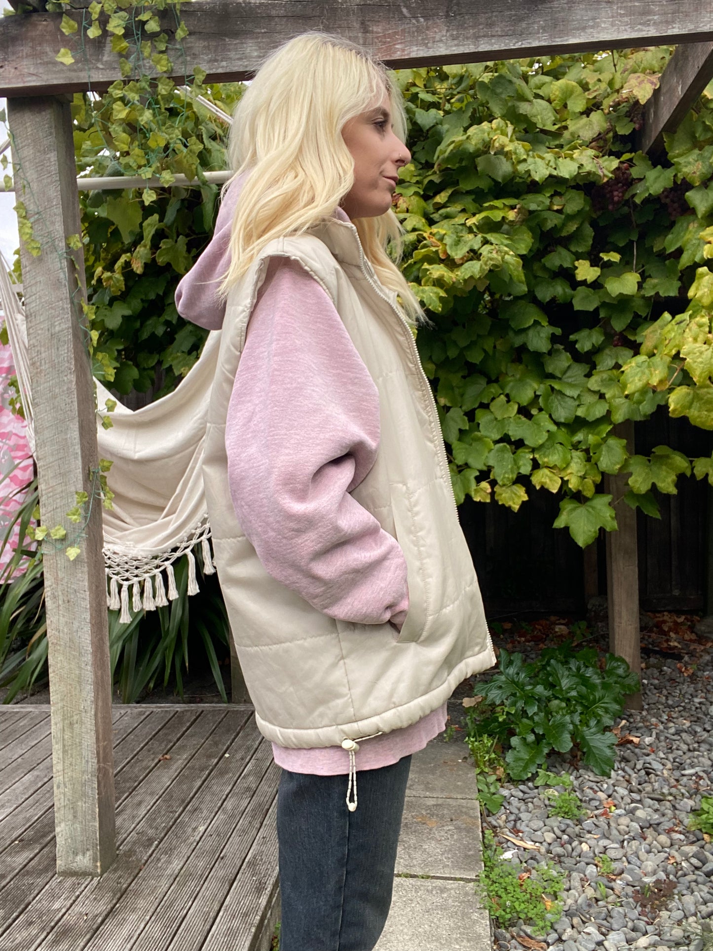 Cool Vintage cream puffer zip up vest