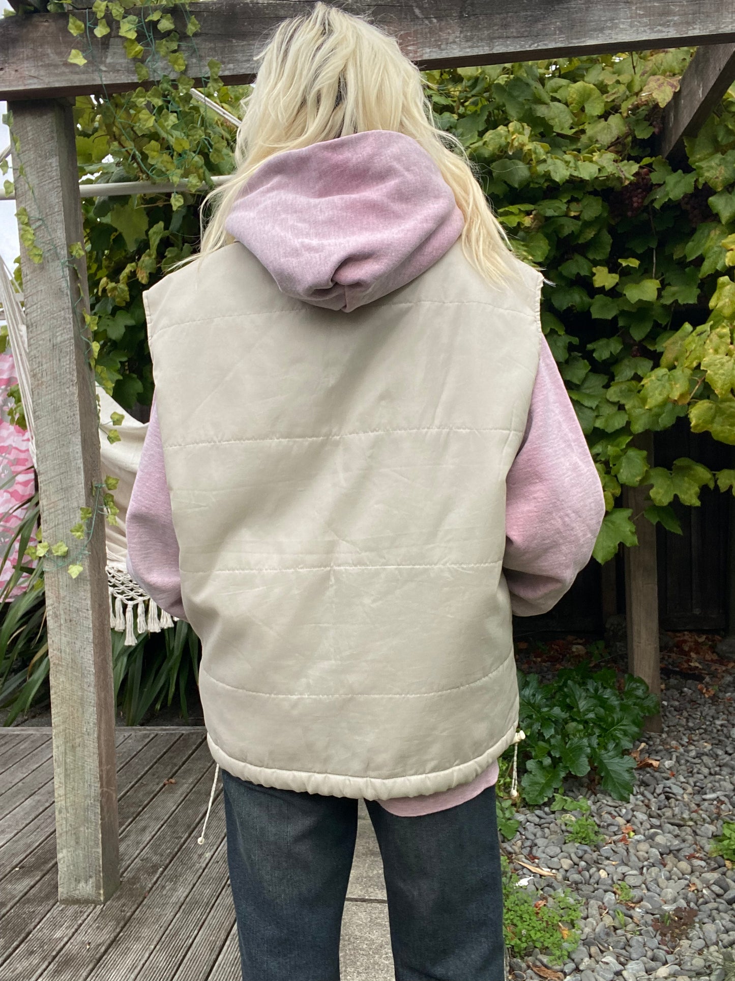 Cool Vintage cream puffer zip up vest