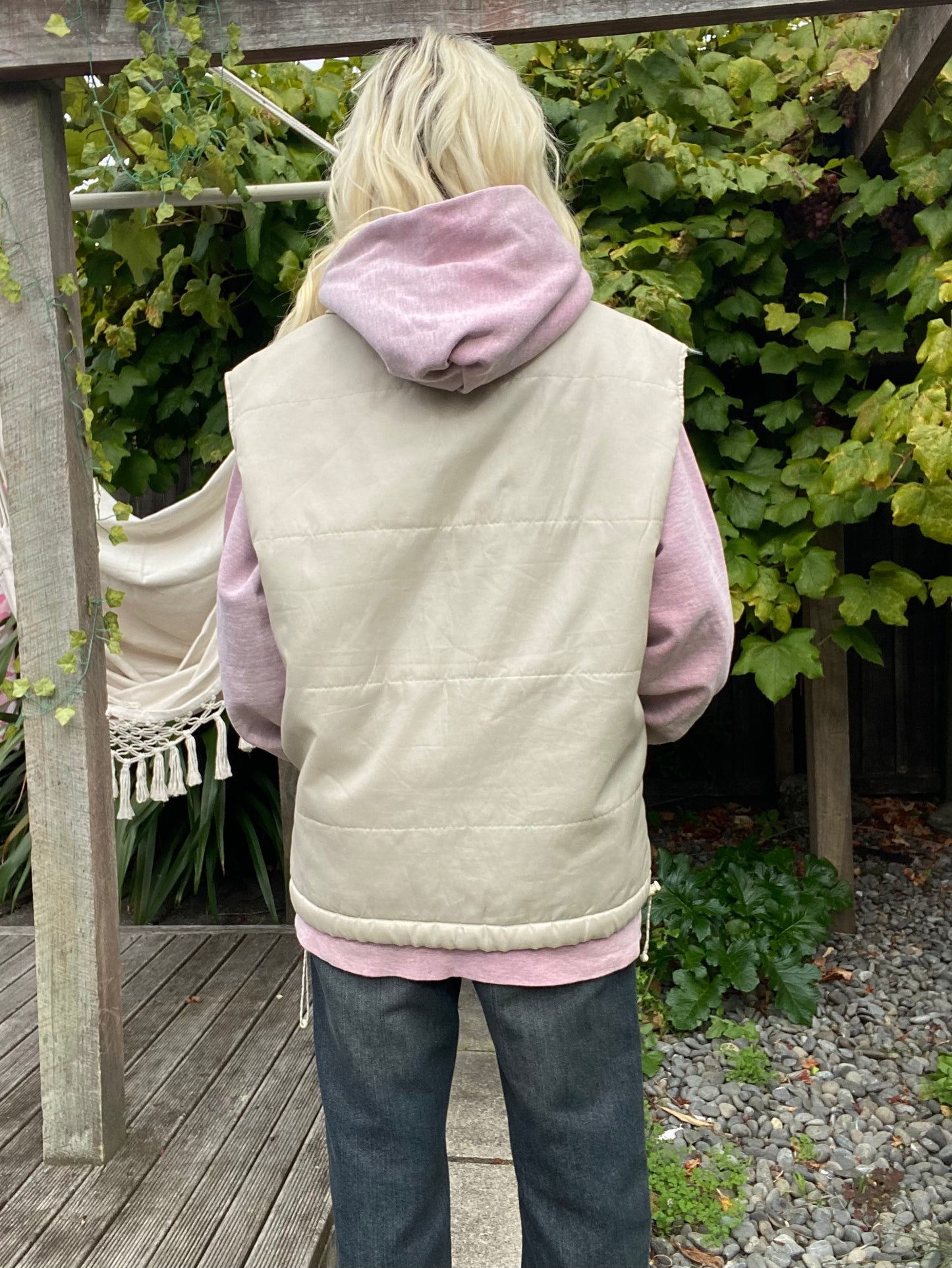 Cool Vintage cream puffer zip up vest
