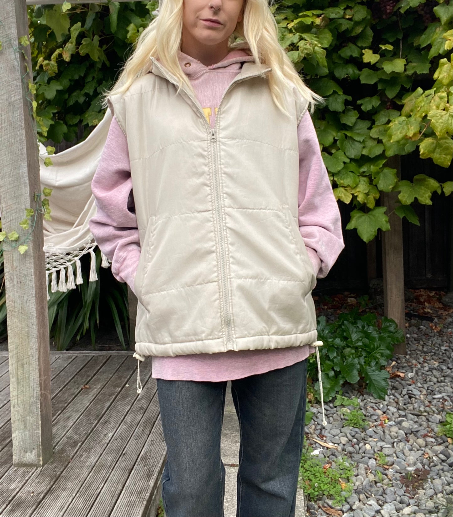 Cool Vintage cream puffer zip up vest