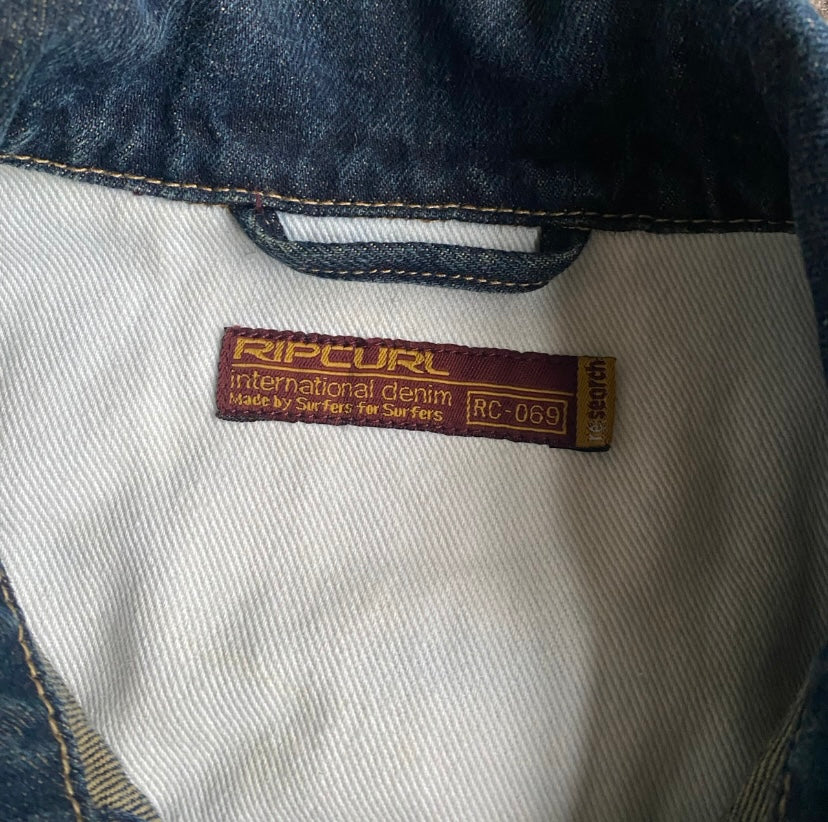 Y2K rip curl denim jacket with cute patches!!