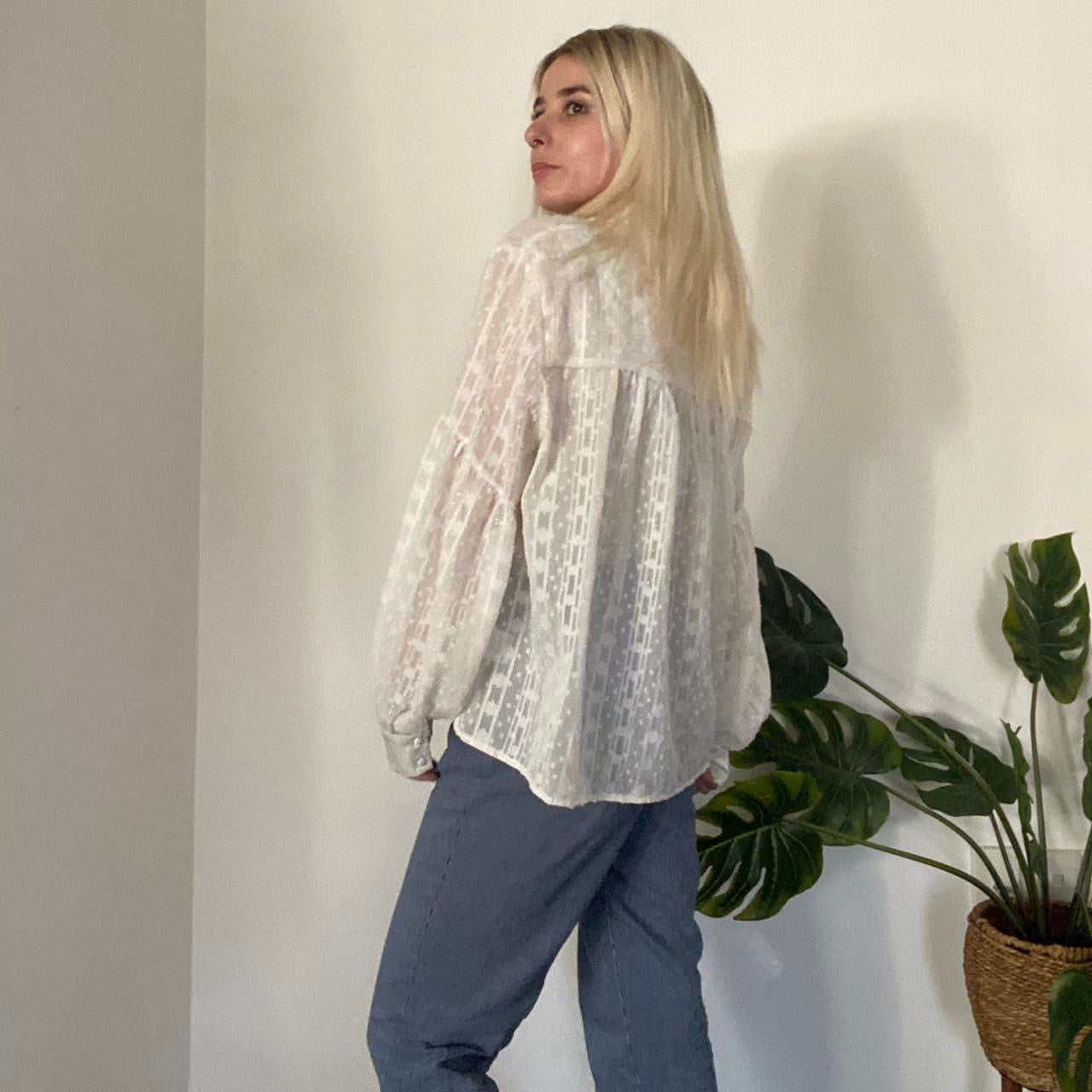Vintage Cream lace collared blouse with button up front and balloon sleeves