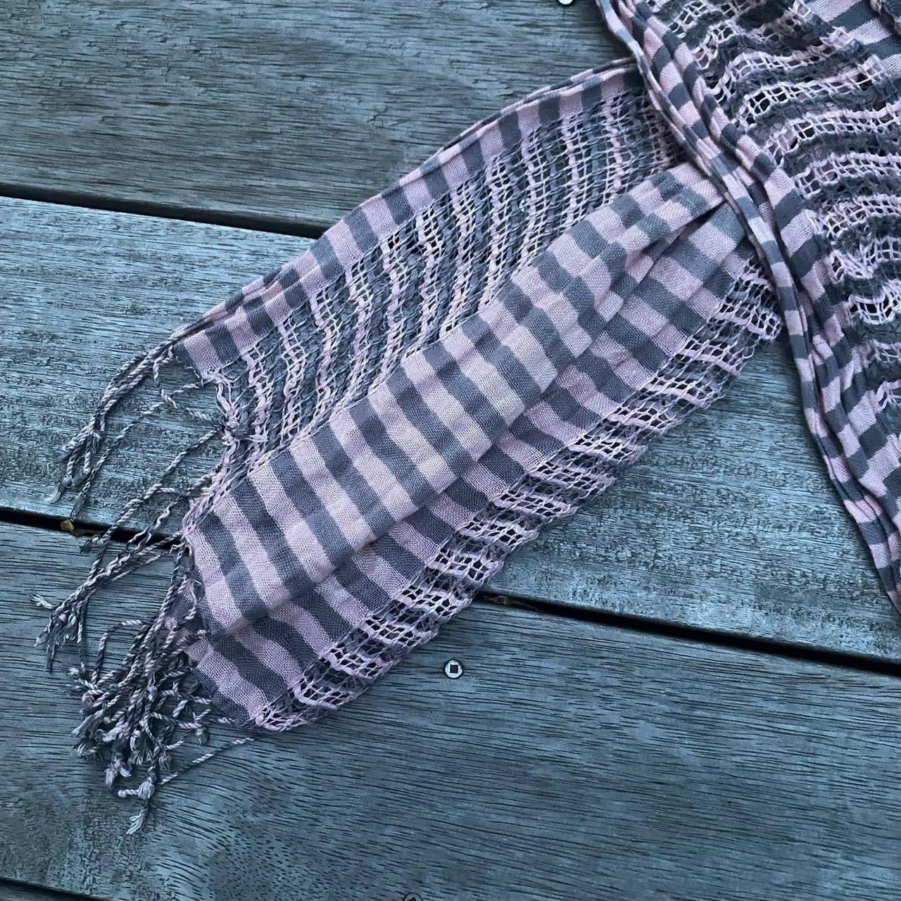 00s Grey and pink striped scarf with tassels