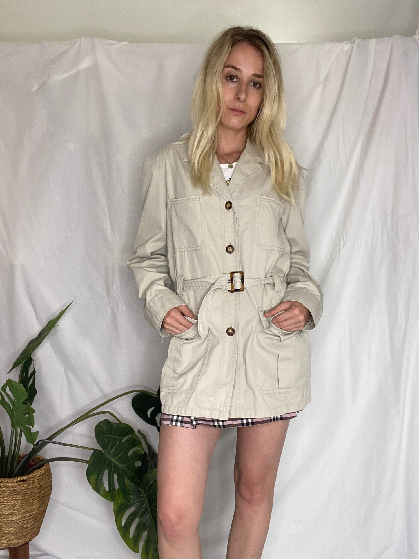 Vintage 90s cream coat with belt detail