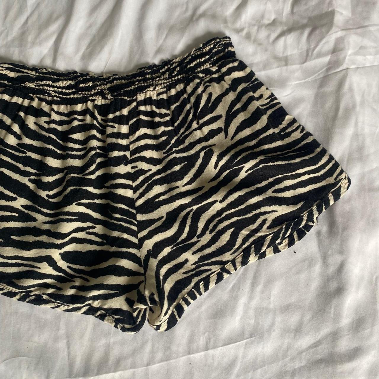 Black/cream Zebra print flowy mini shorts