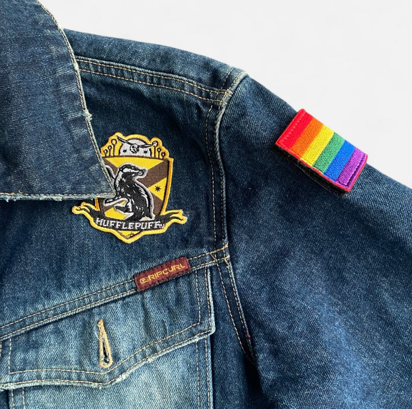 Y2K rip curl denim jacket with cute patches!!