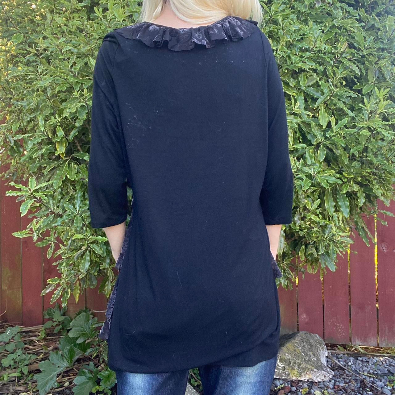 00s 3/4 sleeve black velvet ruffle top