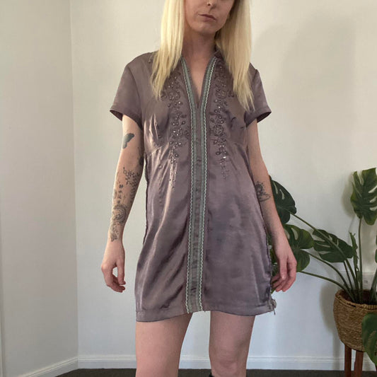 The cutest Y2K grey/purple Satin detailed zip dress