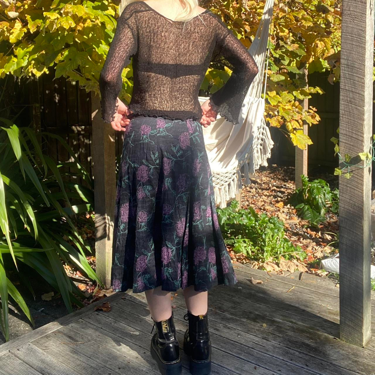 90s Black and purple floral pleated skirt