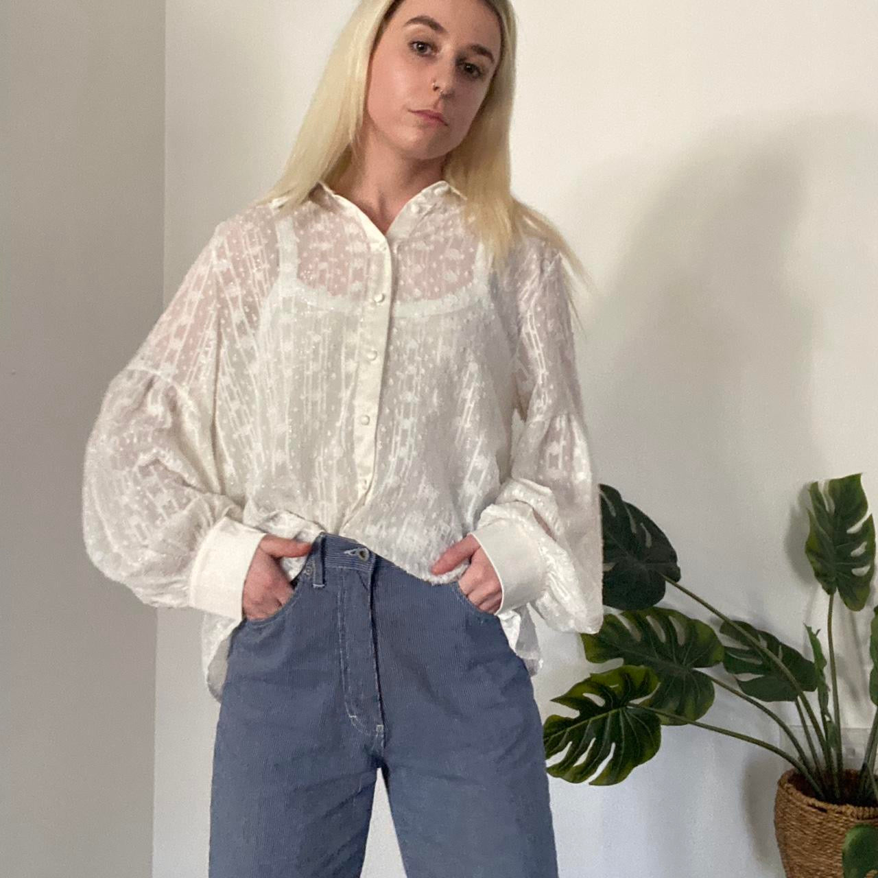 Vintage Cream lace collared blouse with button up front and balloon sleeves