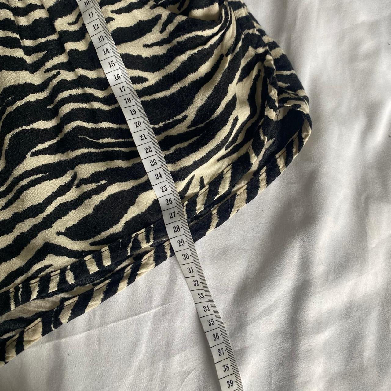 Black/cream Zebra print flowy mini shorts